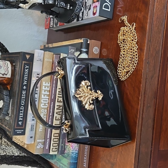 Small Vintage Inspired Laquered Black Bag with Chain, NWT - Picture 3 of 10